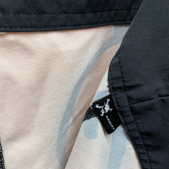 OAKLEY STAPLE GRAFFITI BOARDSHORT SWIM TRUNKS BLOOMING DAHLIA - Picture 9 of 9